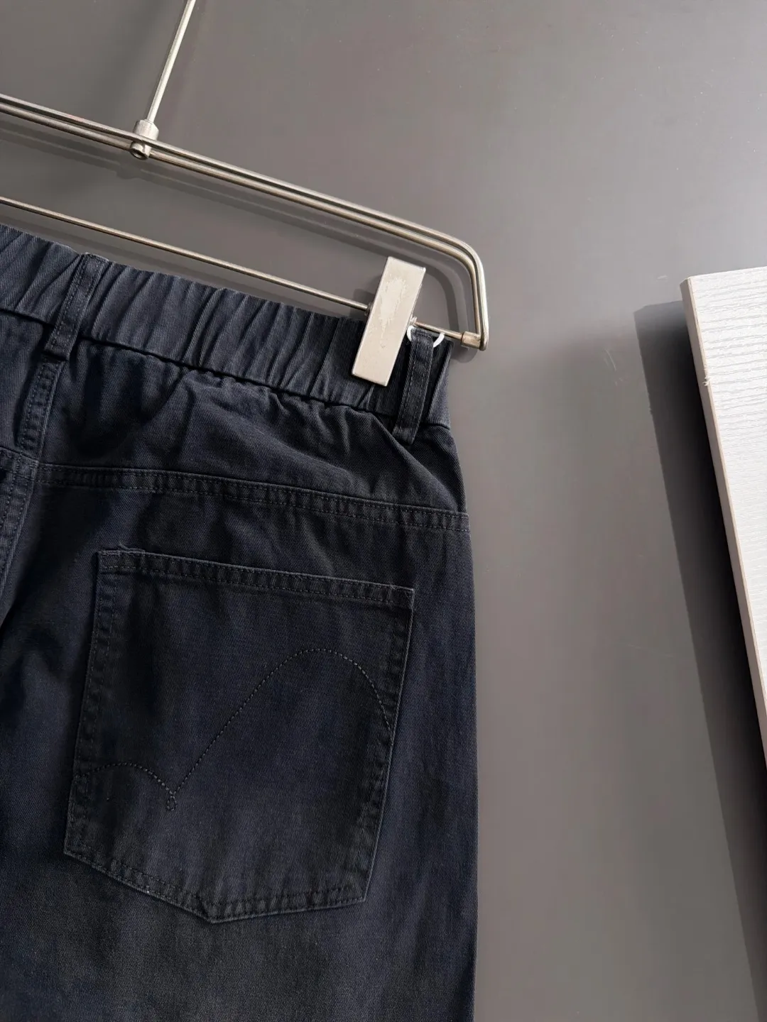 The next day shipped P195 Balenciaga 2026 summer New Arrival elastic casual pants, counter custom fabric Breathable high comfort, impeccable details, brand elements design concept, reflecting high quality. The hand feels delicate and soft! Casual cuts and awesome upper body! Sizes: S-3XL